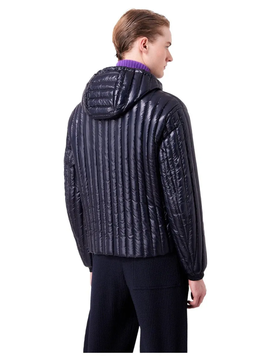 Piumino con cappuccio water repellent in nylon matelassé verticale